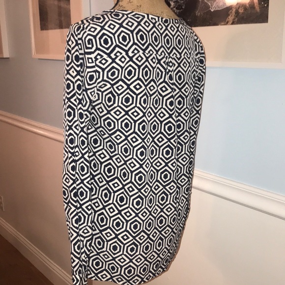 Elegant top by Gap size Small in navy - Picture 3 of 6